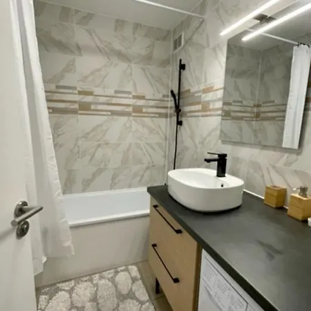 27M Cozy With Small Garden In La Rochelle! * לה רושל